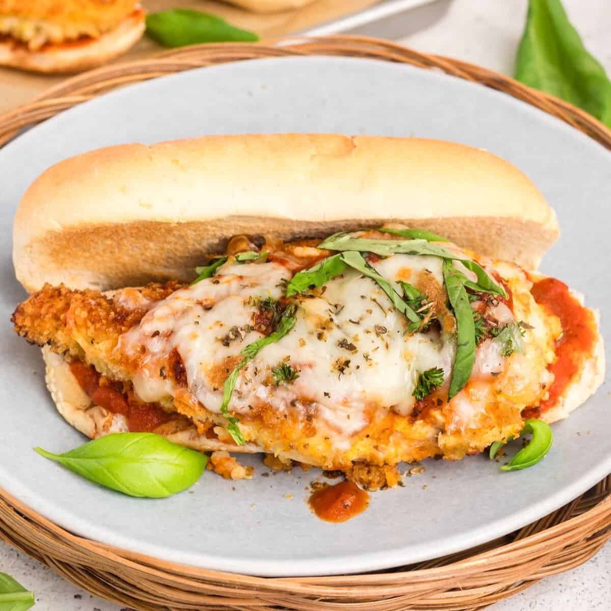 You are currently viewing The Best Chicken Parm Sandwich Recipe (Crispy & Cheesy!)