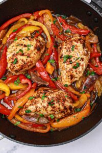 Read more about the article Easy Chicken with Red Peppers and Onions (One-Pan Recipe)